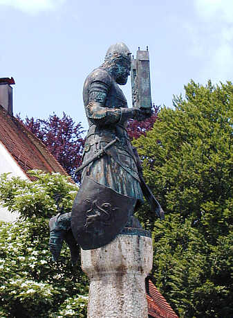 Welfenbrunnen vor dem Kloster