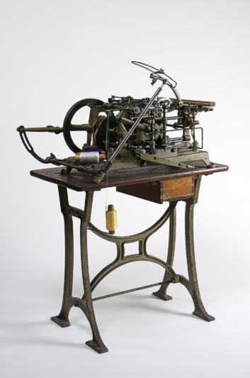 Fädelmaschine um 1890. Foto: Robert Fessler