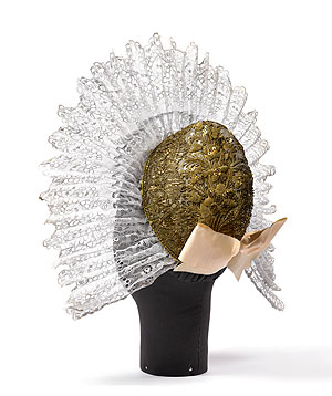 Kopfband mit paspelierter Spitze. Meistratzheim, um 1860. Strasbourg, Musée Alsacien. Foto : Musées de la Ville de Strasbourg / M. Bertola