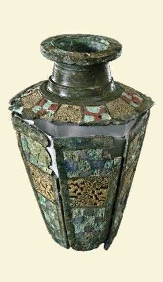 Fläschchen aus Welzheim. Bronze, Email, 2./3. Jh. n. Chr.