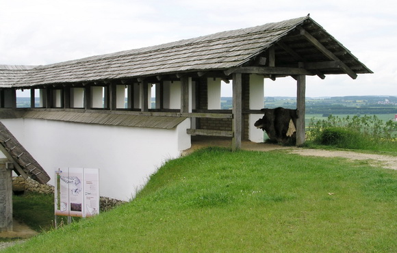 Lehmziegelmauer im Freilichtmuseum Heuneburg