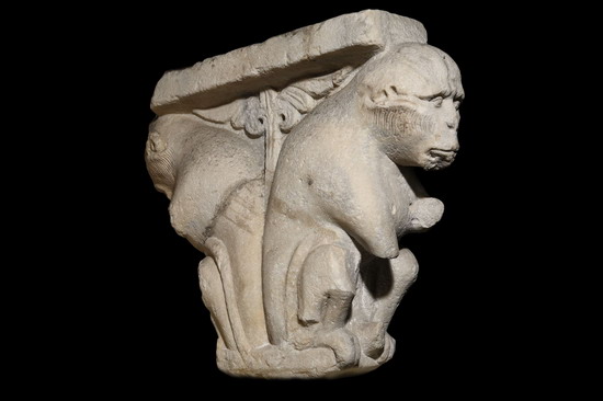 Kapitell mit zwei gegenständigen Affen. Bari, zweite Hälfte 12. Jh.