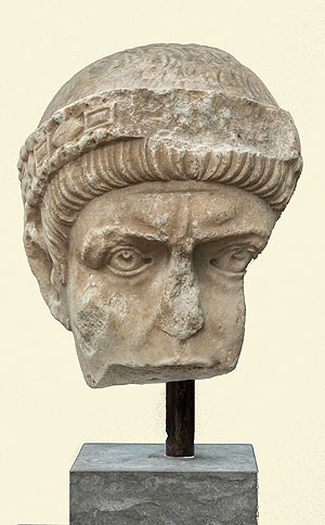 Der vermutlich aus Rom und der zweiten Hälfte des 4. Jahrhunderts stammende Porträtkopf eines Kaisers, vermutlich Valentinian I. Ny Carlsberg Glyptotek, Kopenhagen, Foto: O. Haupt