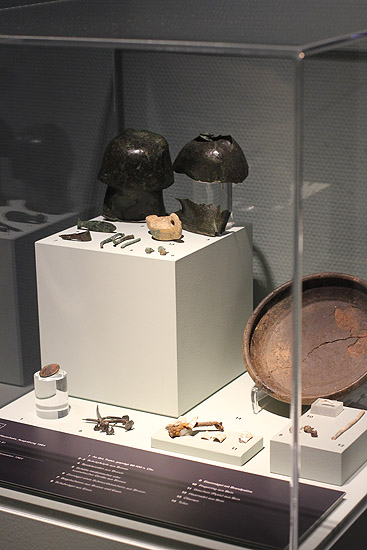 Grabbeigaben der &Auml;rztin: Medizinisches Ger&auml;t der R&ouml;merzeit. Die Bestimmung des Geschlechts der Toten war eine wissenschaftliche Sensation und brachte den Beweis, dass zur R&ouml;merzeit auch Frauen den medizinischen Beruf aus&uuml;bten.