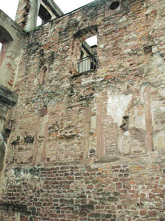 Schloss Heidelberg: Architekturreste von Vorgängerbauten