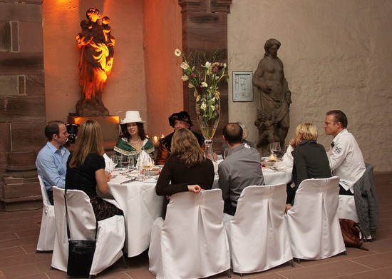 Schloss Heidelberg: Festliche Tafel im Kaisersaal des Ottheinrichsbaus