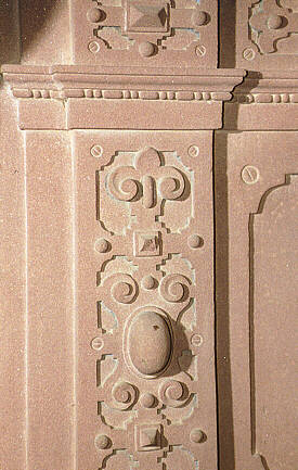 Modernität des Historismus: Sandsteinornamente mit Schraubenköpfen
