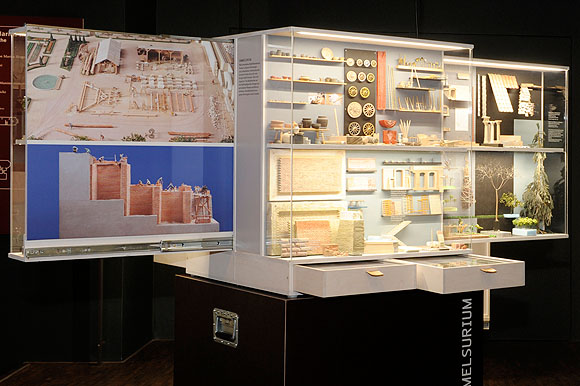 Lebenswelten im Modell: Schrank, ausziehbar