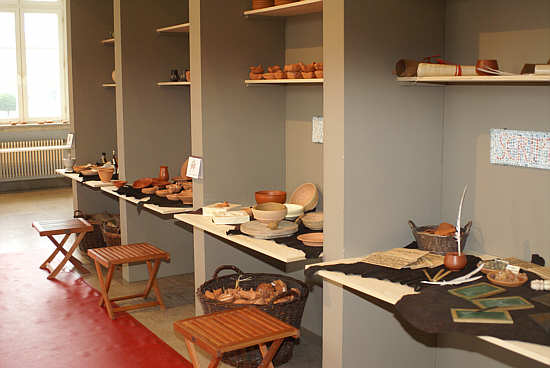 Marktstände in der museumspädagogischen Werkstatt