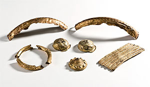 Goldschmuck Kappel am Rhein (Ortenaukreis), Grabfund, Eisenzeit/Hallstattzeit, 570-500 v. Chr. © Badisches Landesmuseum, Foto: Thomas Goldschmidt 