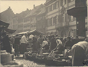 Münsterplatz um 1930. Fotografie © Museum für Stadtgeschichte.