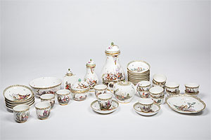 Service mit Schlachten-Dekor