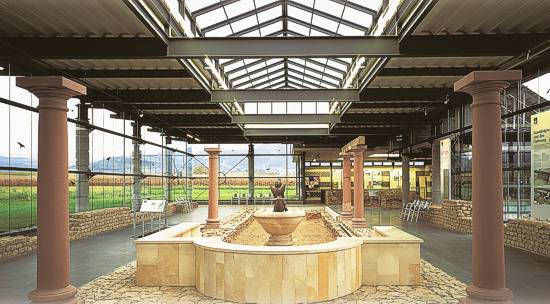 Heitersheim, die römische Villa urbana mit dem modernen Schutzbau © Gemeinde Heitersheim