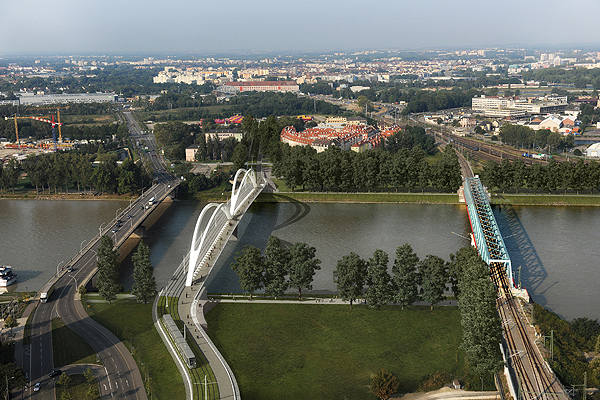 Die künftige Brücke über Grenze und Rhein für die Erweiterung der Linie D nach Kehl. Computersimulation © CTS Strasbourg