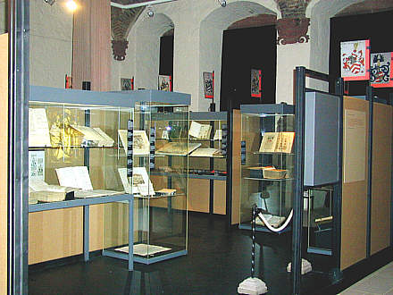 Bild: Blick in die Ausstellung im Ottheinrichsbau des Heidelberger Schlosses