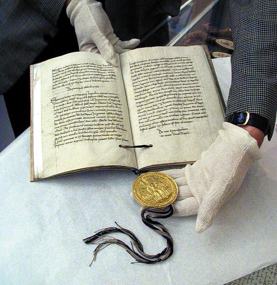 Die Goldene Bulle, eines der Grundgesetze des Heiligen Römischen Reiches Deutscher Nation.