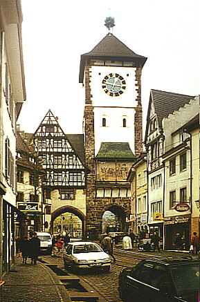 Schlechtes Bild, sorry - Schwabentopr von Oberlinden aus gesehen