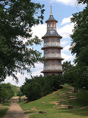 Schloss Oranienbaum, Pagode im Schlossgarten.