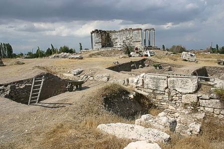 Ausgrabungen mit Studierenden der Universität Freiburg in Aizanoi/Türkei.