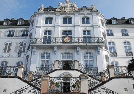 Schloss Engern bei Neuwied, Rheinseite 