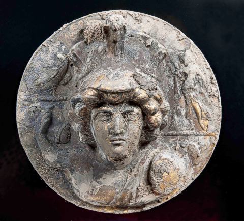 Bronzeschild mit Bild der Göttin Minerva von einem Pferdegeschirr. Welzheim