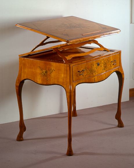 Badisches Landesmuseum Karlsruhe: Pulttisch von Abraham Roentgen, um 1770. ©BLM / Foto. Thomas Goldschmidt