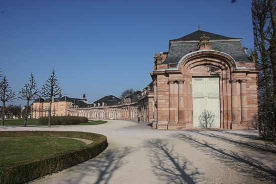Schloss Schwetzingen: Südlicher Zirkelbau und Schloss im März 2012