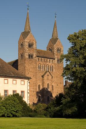 Das Westwerk von Corvey, Au&szlig;enansicht von Westen, &copy; Kulturkreis H&ouml;xter-Corvey gGmbH, Peter Knaup