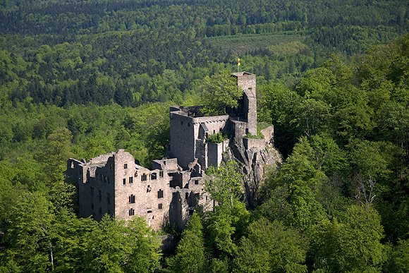 Im Alten Schloss Hohenbaden muss der Umgang auf dem Pallas, die obere Etage des Bernhardsbaus, aus Gr&uuml;nden der Verkehrssicherheit gesperrt werden. Dies teilen die Staatlichen Schl&ouml;sser und G&auml;rten Baden-W&uuml;rttemberg mit. Nach wie vor zug&auml;nglich f&uuml;r alle Besucherinnen und Besucher sind alle &uuml;brigen Teile der eindrucksvollen Burganlage. 