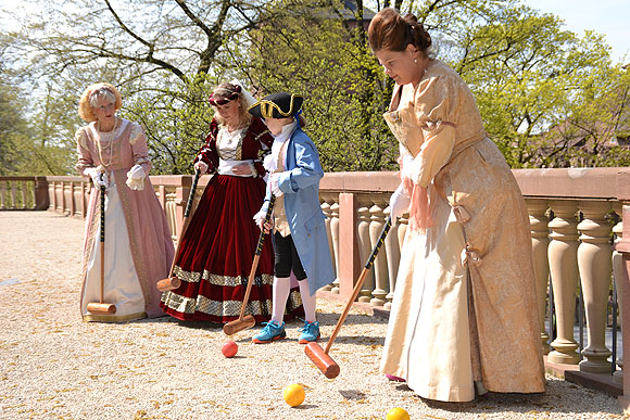 Mit dem Ballonen gespilet, zum Ring gerennet - Sonderführung zu Spielen der Renaissance im Heidelberger Schlossgarten. Foto: Jessica Mallach