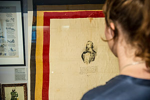 Seidentuch mit Portrait von Friedrich Hecker, nach 1846. © BLM, Foto: Schoenen