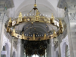 Radleuchter in der ehemaligen Klosterkirche, ein Werk des 12. Jahrhunderts