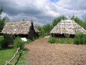 Im Freilichtteil des Federseemuseums