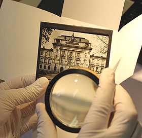 Inventarisierung im Museum für Franken. Foto: Museum für Franken – Staatliches Museum für Kunst- und Kulturgeschichte in Würzburg
