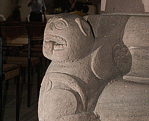 Säulenfuß in den romanischen Klosterkirche Aliprsbach