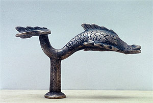 Wagenbeschlag in Form eines Delphins aus St. Margrethen - © Kantonsarchäologie St. Gallen