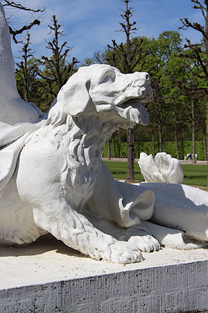 Schlossgarten Schwetzingen, "Vulkanus" aus den Vier Elementen bei der Hrischgruppe. Detail
