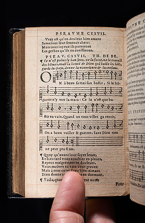 Clément Marot (1496 - 1544) und Théodore de Bèze (1519 - 1605), Psalmen Davids, [Genf], 1568, 4,0 x 3,2 cm (in geschlossenem Zustand)