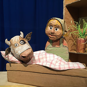 Die Kuh Liselotte, Star des gleichnamigen Bilderbuchs. Foto: Figurentheater marotte