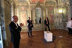 Michael Hoerrmann, Geschäftsführer der SSG, Bernd Müller, Amtsleiter Vermögen und Bau BW Mannheim, und Staatsekretärin Gisela Splett in der Bibliothek der Kurfürstin.