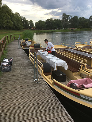 Gondelfahrten mit gedecktem Kaffeetisch sind auch 2020 noch eine beliebte Attraktion.