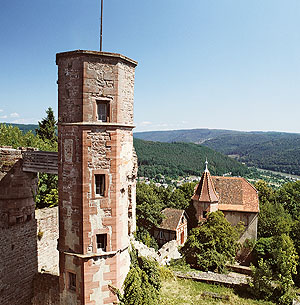 Bergfeste Dilsberg: Treppenturm und Mantelmauer. Foto: Arnim Weischer /LMZ/SSG