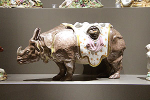 Mannheim, Schlossmuseum: Nashornfigur aus Frankenthaler Porzellan. Foto: kulturer.be