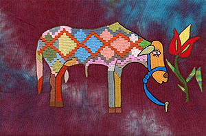 Gestickte Kuh von Lomja; Rohling für die Weiterverarbeitung in Deutschland (© Lomja, Afghanistan).