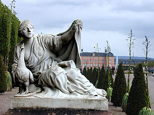 Schlossgarten Schwetzingen, Juno als Personifikation der Luft aus der Gruppe der Vier Elemente. Foto: kulturer.be