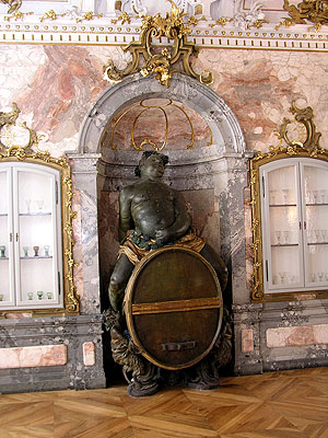 Festsaal im 1. Obergeschoss des Schlosses, mit Stuckarbeiten von Jos. Anton Feichtmayer und Andreas Moosbrugger.