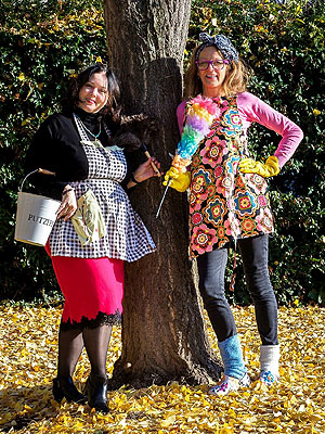 Schloss Bruchsal, Theres und Frau Schäufele auf dem Weg zur Arbeit. Foto: Christina Ebel/SSG