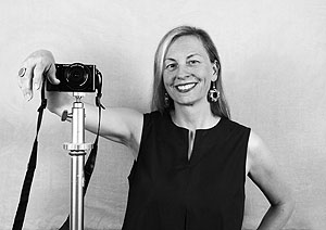 Die Fotokünstlerin Cemile Cemci machte sich mit ihrem Selbstporträt slbst zu einem Teil der Ausstellung (Bild oben). Foto: Cemile Cemi (auch Bild unten).