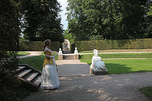 Naturtheater im Schlossgarten: Sphingen am Zuschauerparkett. Foto: kulturer.be
