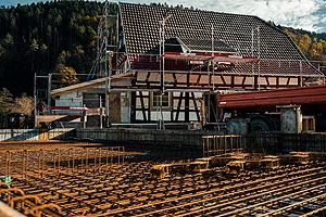 Winzerstube und Ortenauhaus: Parallel zum Innenausbau im Ortenauhaus beginnen nun auch die Bauarbeiten für die neu geplante Winzerstube. Foto: Schwarzwälder Freilichtmuseum Vogtsbauernhof, Benedikt Spether